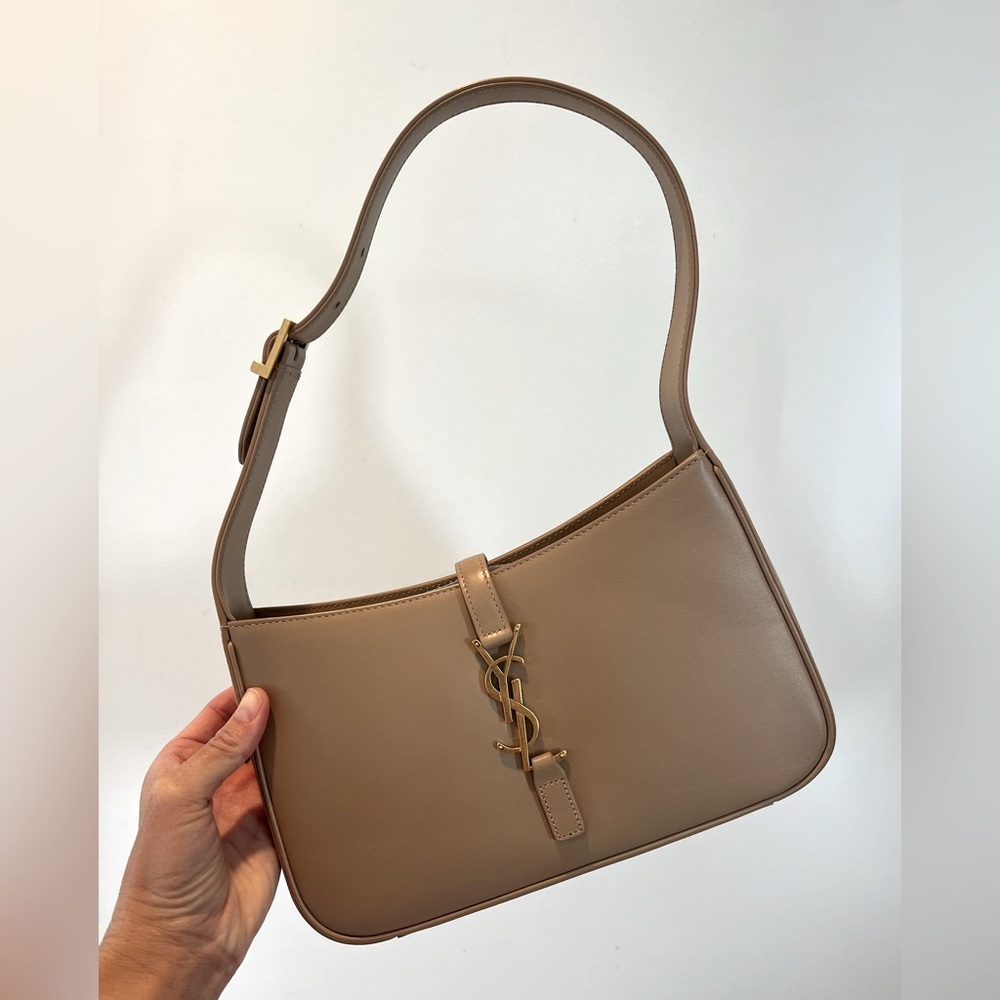 LIKE NEW Saint Laurent YSL Le 5 A 7
